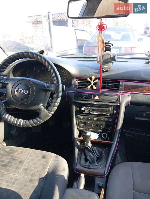 Седан Audi A6 1998 в Хотине