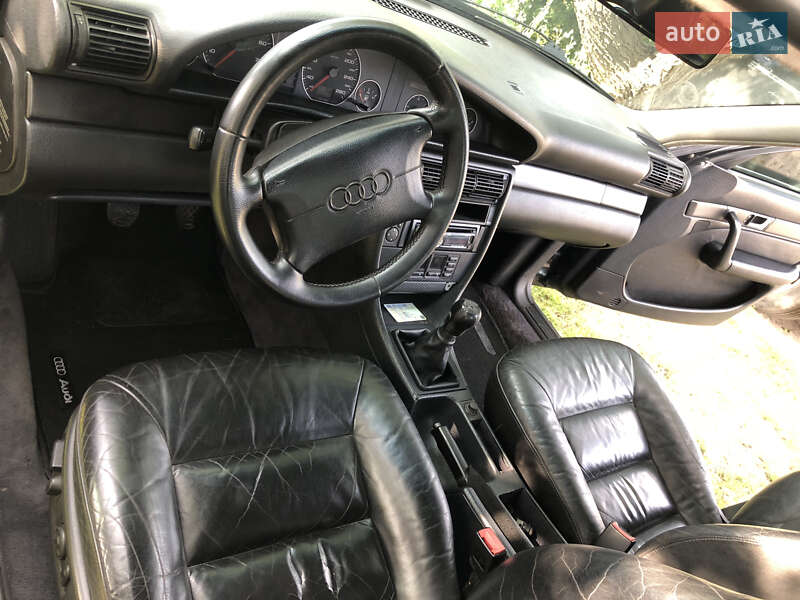 Седан Audi A6 1995 в Зміїві