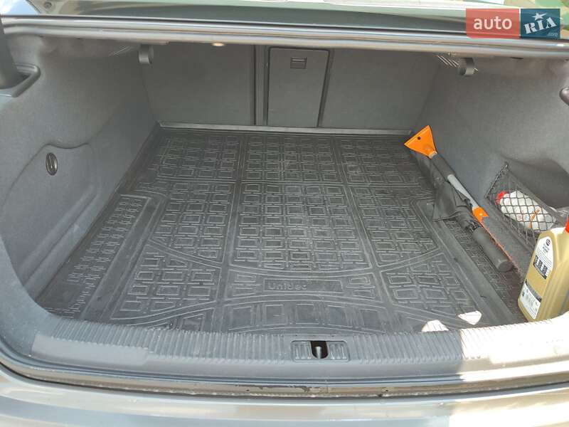 Седан Audi A6 2011 в Вишневом фото 7 Седан Audi A6 2011 в Вишневом