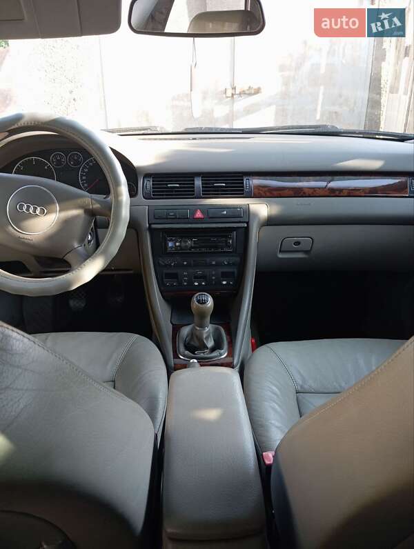 Седан Audi A6 2001 в Измаиле