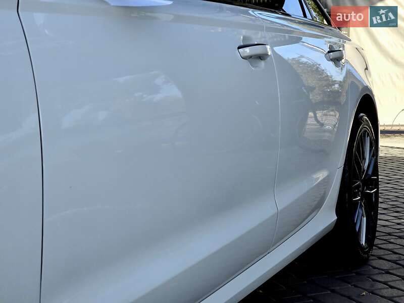 Седан Audi A6 2015 в Першотравенске