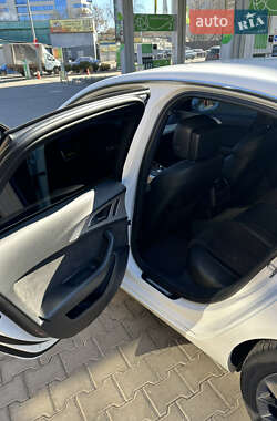 Седан Audi A6 2012 в 