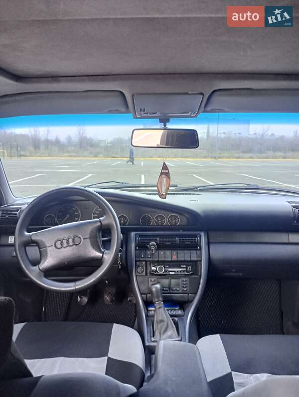 Седан Audi A6 1996 в Запорожье