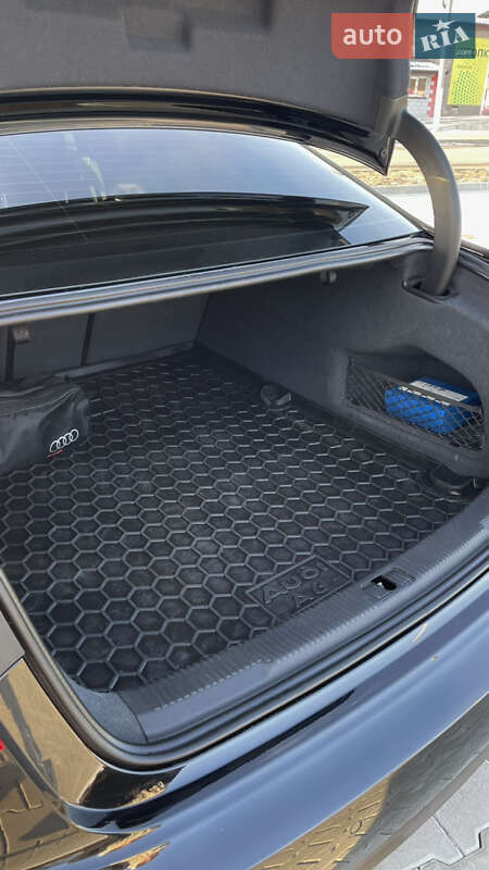 Седан Audi A6 2013 в Сарнах