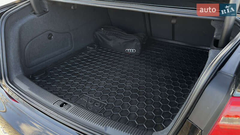 Седан Audi A6 2013 в Сарнах