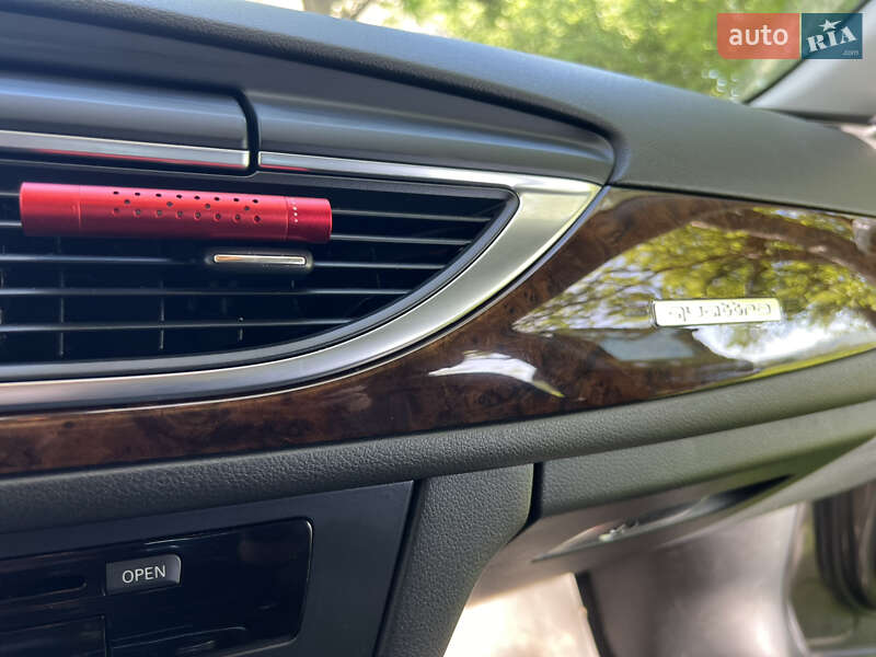 Седан Audi A6 2012 в Жовкве