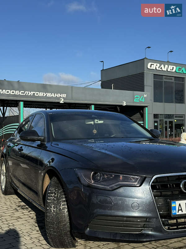 Седан Audi A6 2013 в Коростене