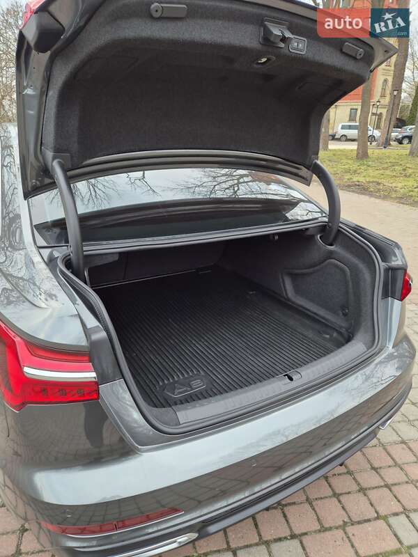 Седан Audi A6 2020 в Киеве