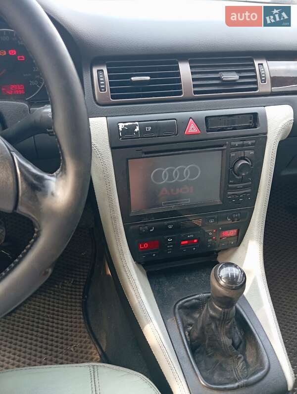 Седан Audi A6 2000 в Дубровице