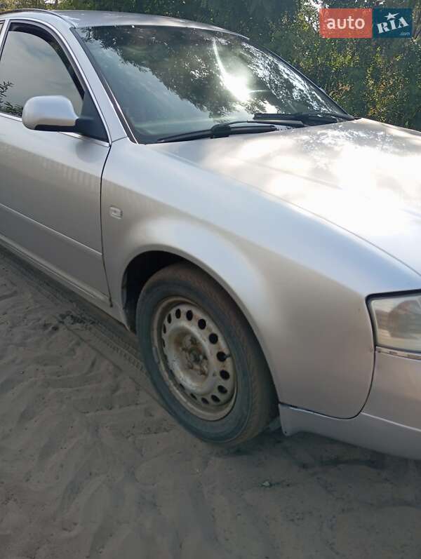 Седан Audi A6 2000 в Дубровице