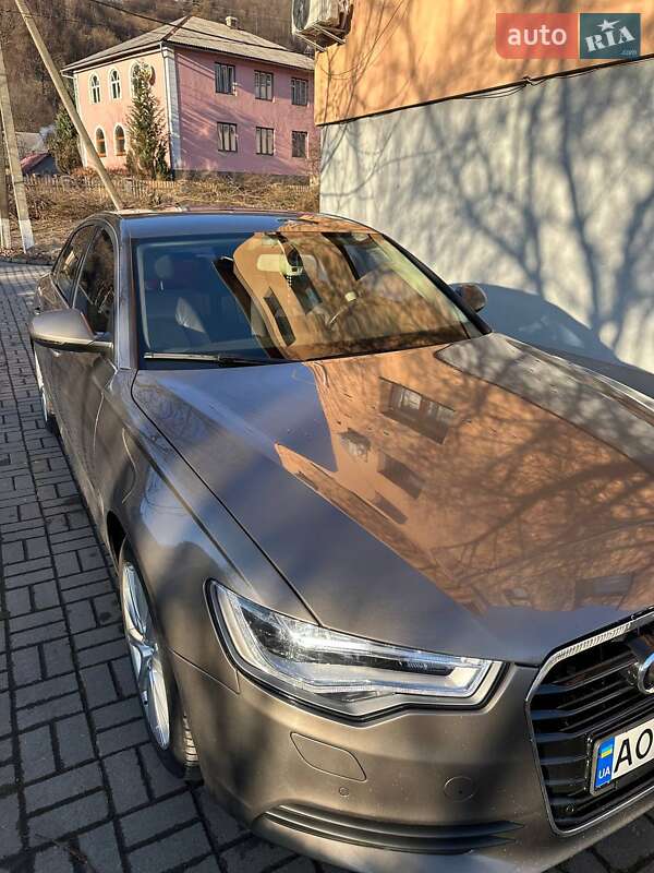 Седан Audi A6 2011 в Рахове