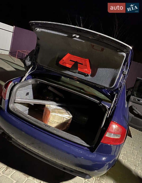 Седан Audi A6 2002 в Новом Роздоле