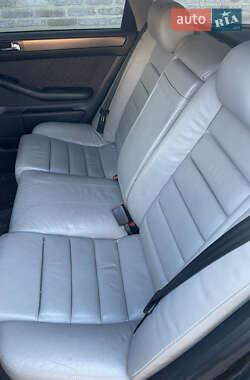 Универсал Audi A6 2001 в 