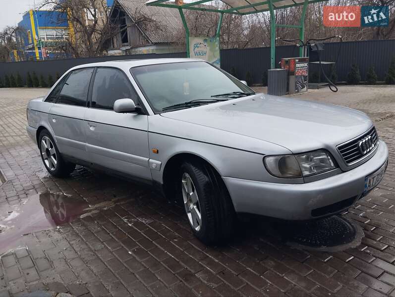 Седан Audi A6 1996 в Надворной