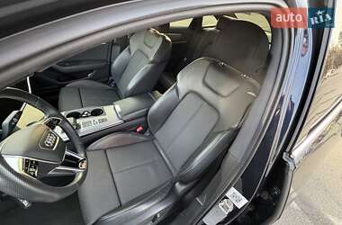 Седан Audi A6 2019 в 