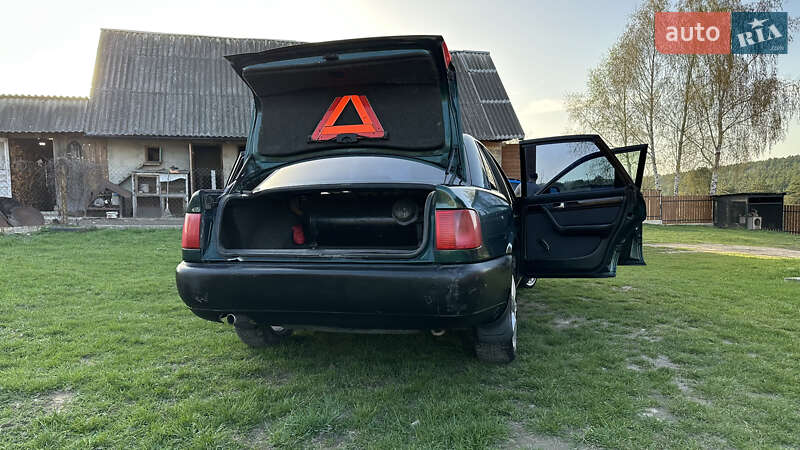 Седан Audi A6 1996 в Рава-Русской