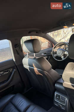 Седан Audi A6 2004 в 