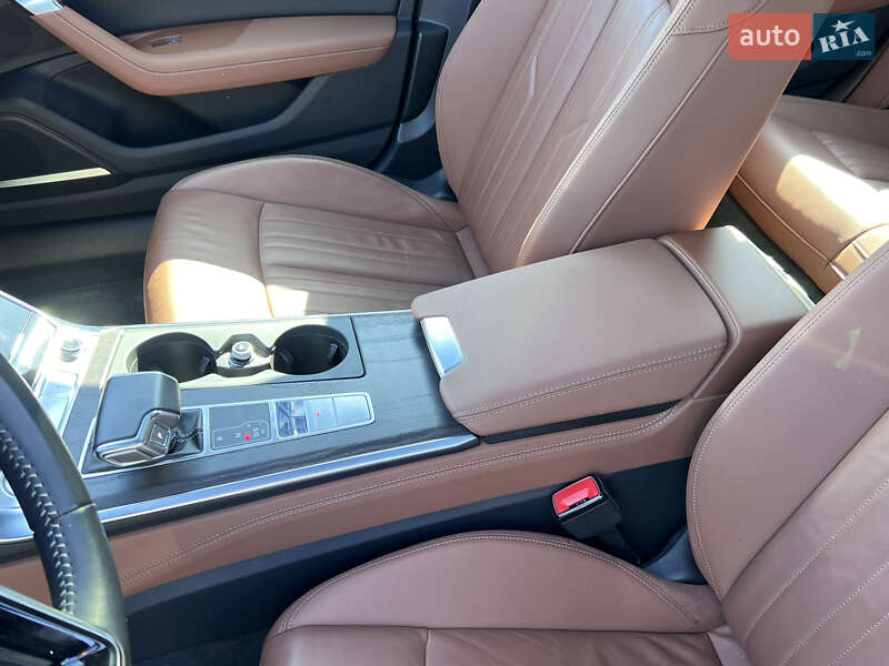 Седан Audi A6 2020 в Нововолынске