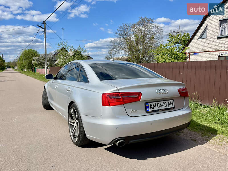 Седан Audi A6 2012 в Коростене