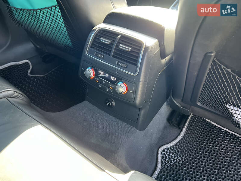 Седан Audi A6 2011 в Буковеле