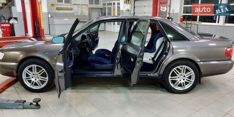 Седан Audi A6 1996 в Киеве