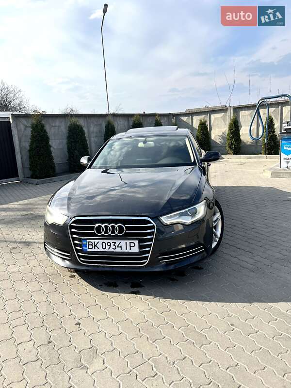 Седан Audi A6 2012 в 