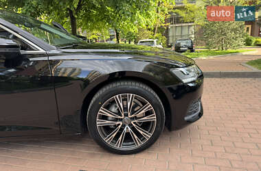 Седан Audi A6 2023 в 
