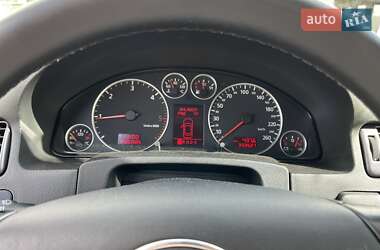 Седан Audi A6 2004 в 
