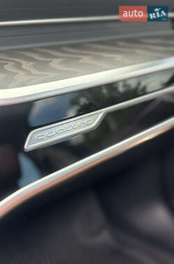 Седан Audi A6 2019 в 