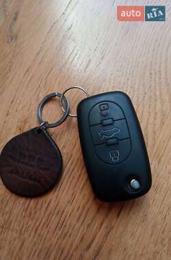 Седан Audi A6 2002 в Новояворовске