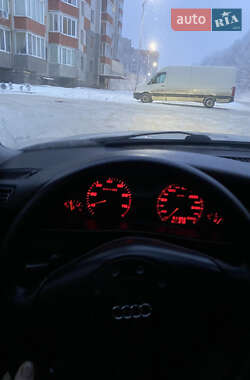 Универсал Audi A6 1995 в 