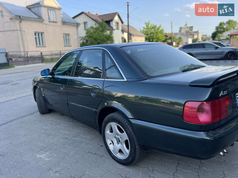Седан Audi A6 1996 в Жовкве