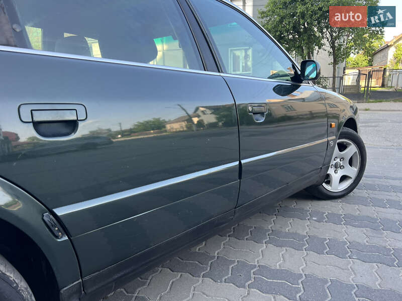 Седан Audi A6 1996 в Жовкве