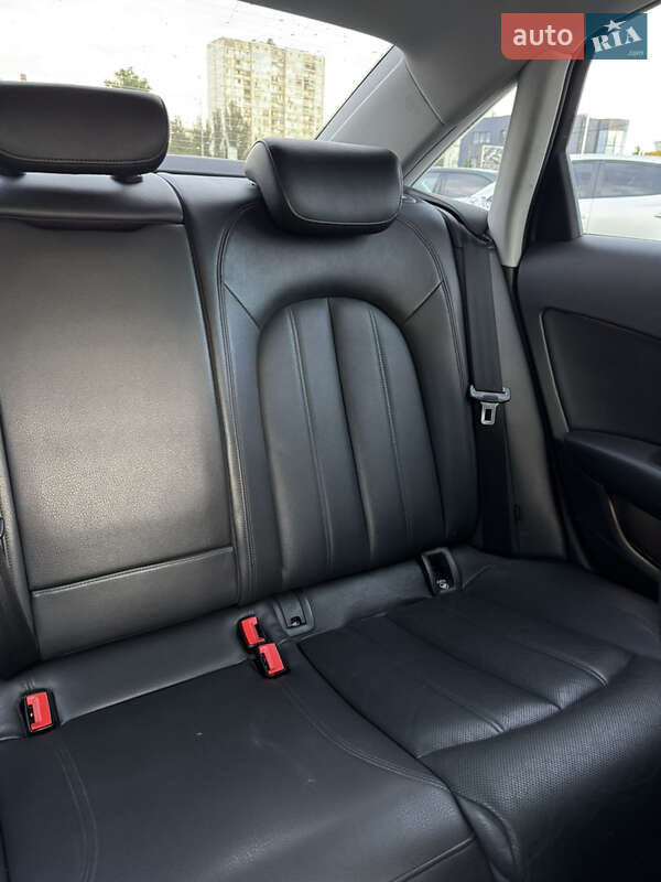 Седан Audi A6 2015 в Киеве