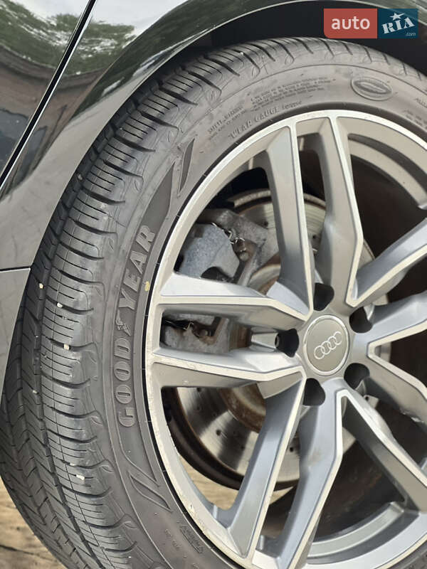 Седан Audi A6 2016 в Нововолинську