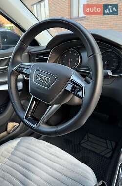 Седан Audi A6 2022 в 