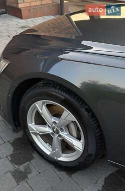 Седан Audi A6 2022 в 