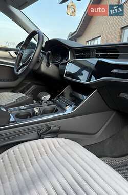Седан Audi A6 2022 в 
