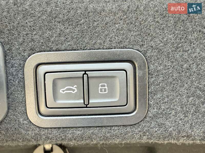 Седан Audi A6 2015 в Киеве