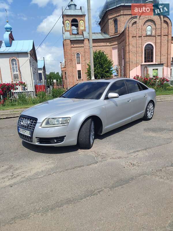 Седан Audi A6 2004 в 