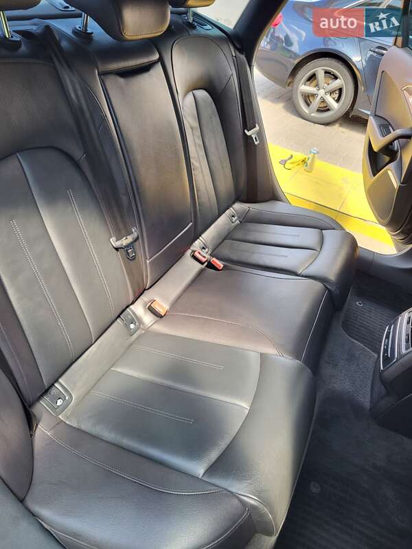 Седан Audi A6 2013 в Рівному