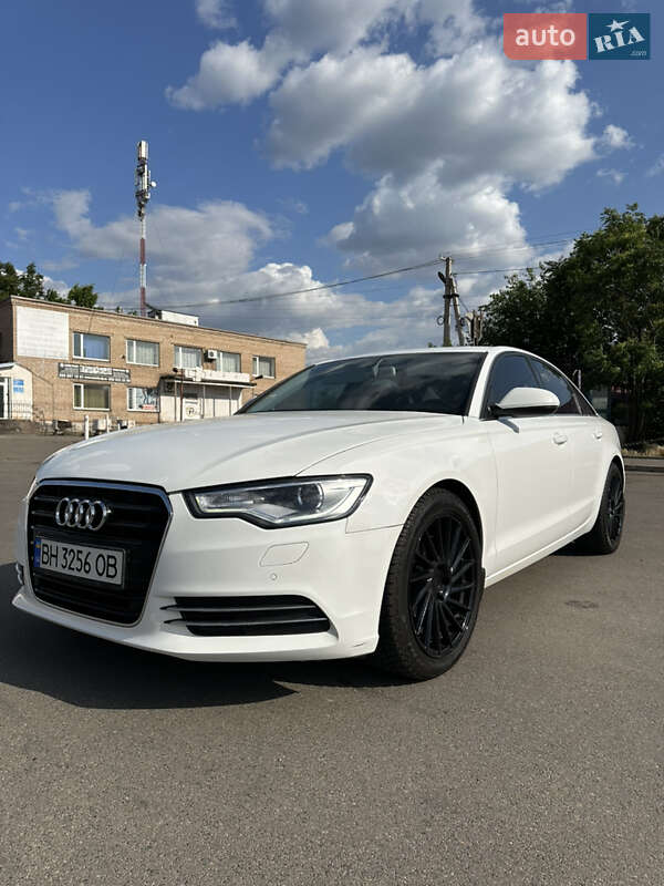 Седан Audi A6 2012 в 