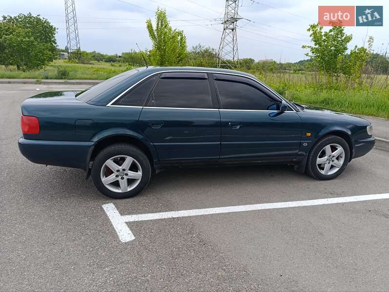 Седан Audi A6 1995 в Ладыжине