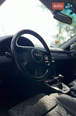 Седан Audi A6 2004 в 