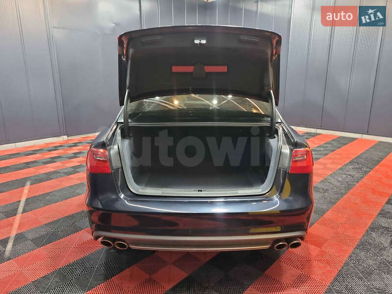 Седан Audi A6 2013 в Коростене