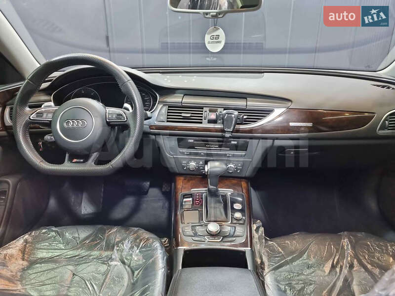 Седан Audi A6 2013 в Коростене