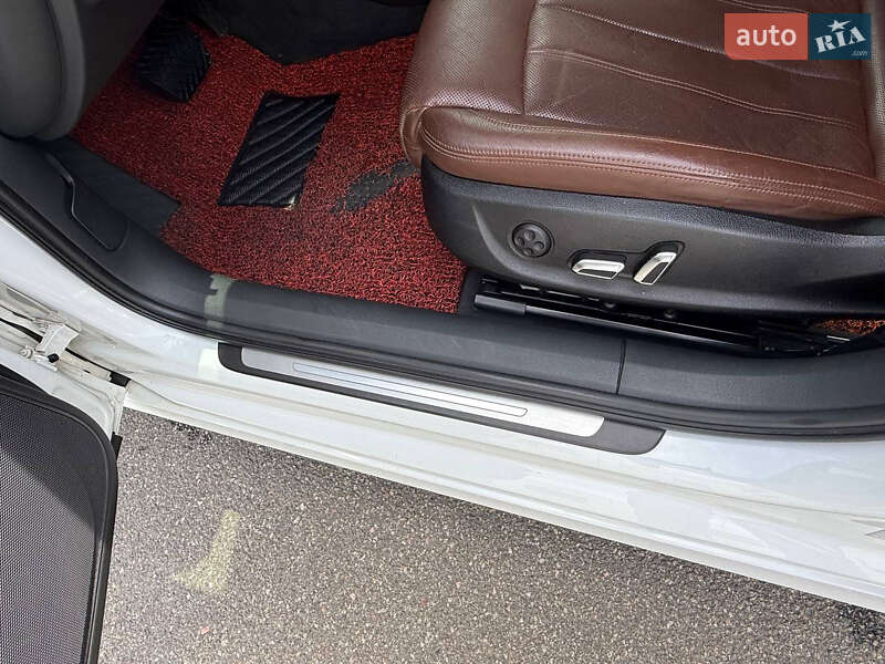 Седан Audi A6 2015 в Киеве