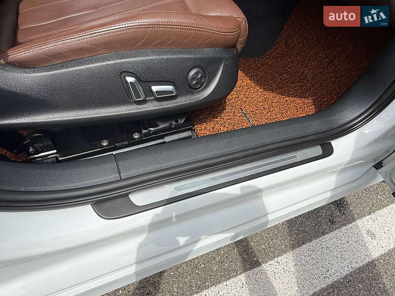 Седан Audi A6 2015 в Киеве