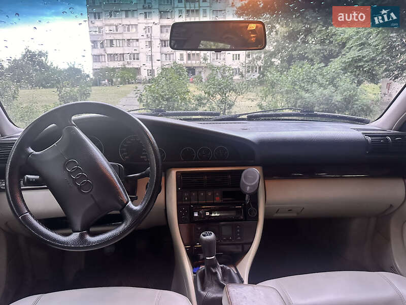 Седан Audi A6 1995 в Глухові