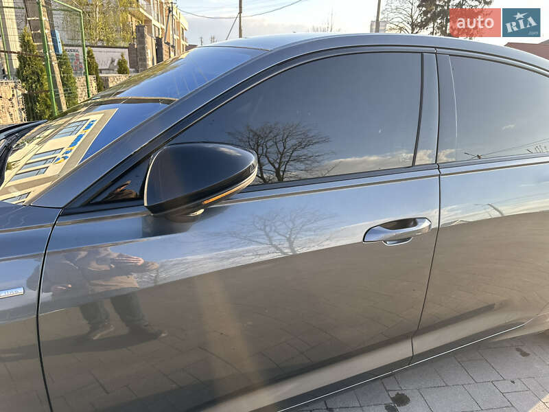 Седан Audi A6 2020 в Ужгороде